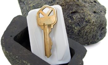 Read more about the article HIDE A KEY Realistic Rock Outdoor Key Holder – As Seen on TV