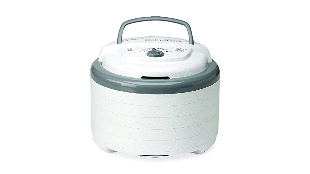 Read more about the article Nesco FD-75A Snackmaster Pro Food Dehydrator Review & Ratings